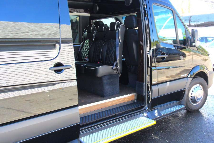 New Mercedes Luxury Sprinter 14 Passenger Small Photo (19)